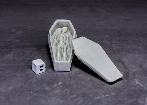 Reaper Miniatures 77633: Coffin And Corpse