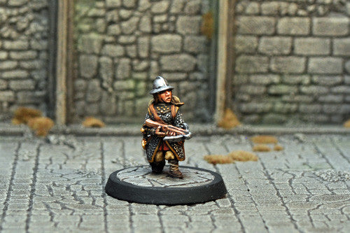 Otherworld Miniatures DAD16 - Female Gnome Fighter