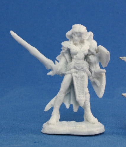 Reaper Miniatures 77070: Aviriel Tellerion, Female Elf
